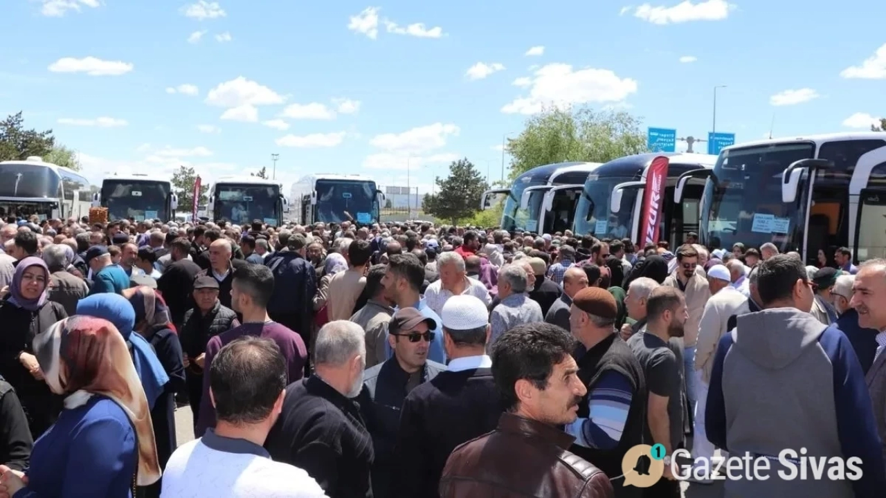 Sivas'ta Hacı Adayları, Sevgi ve İyi Dileklerle Yola Çıktı