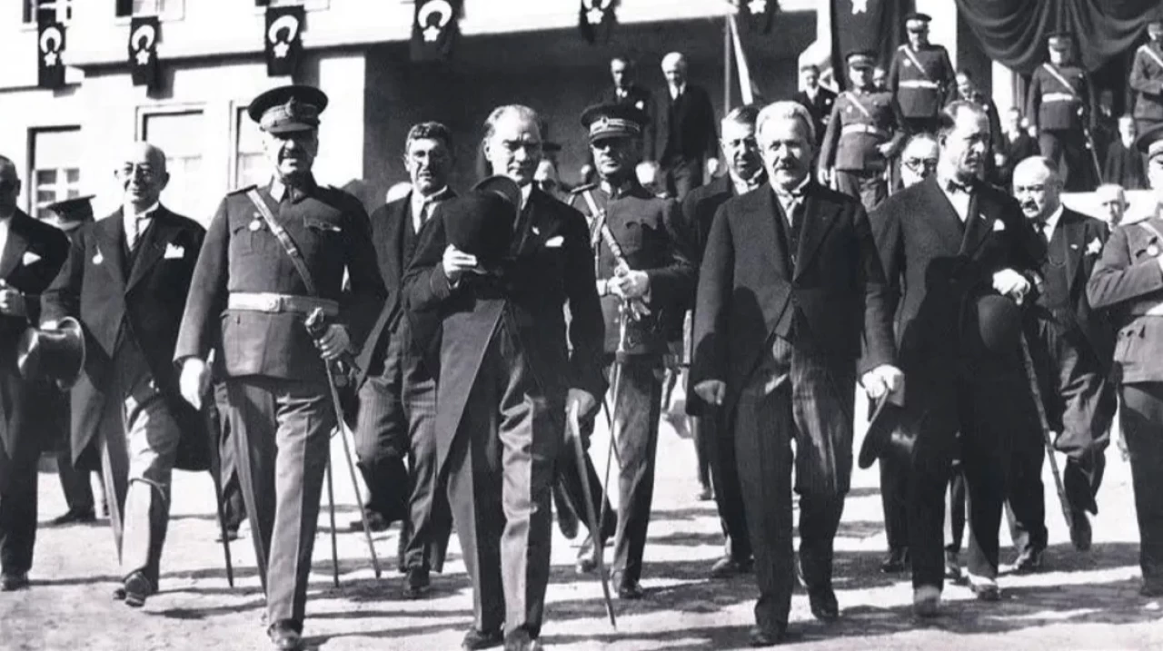 Mustafa Kemal'in Kurtuluş Savaşı'ndaki Kararlı Liderliği ve Zaferleri