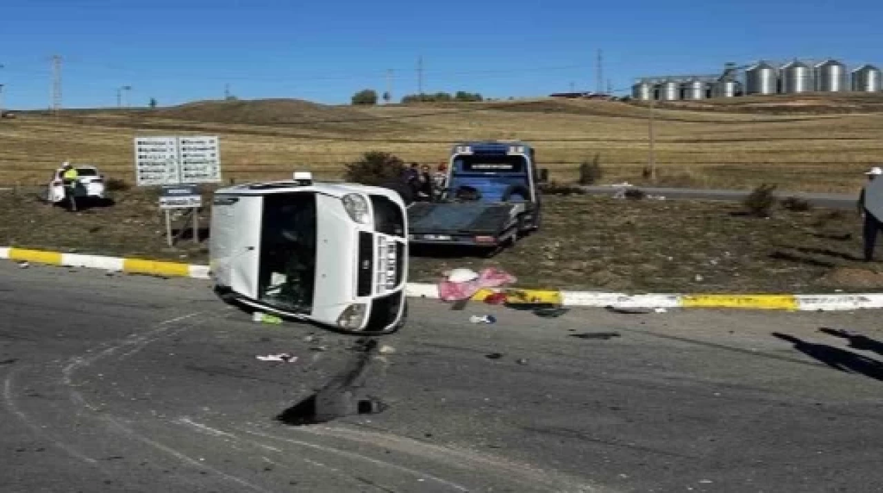 Sivas'ta Meydana Gelen Trafik Kazasında 7 Kişi Yaralandı