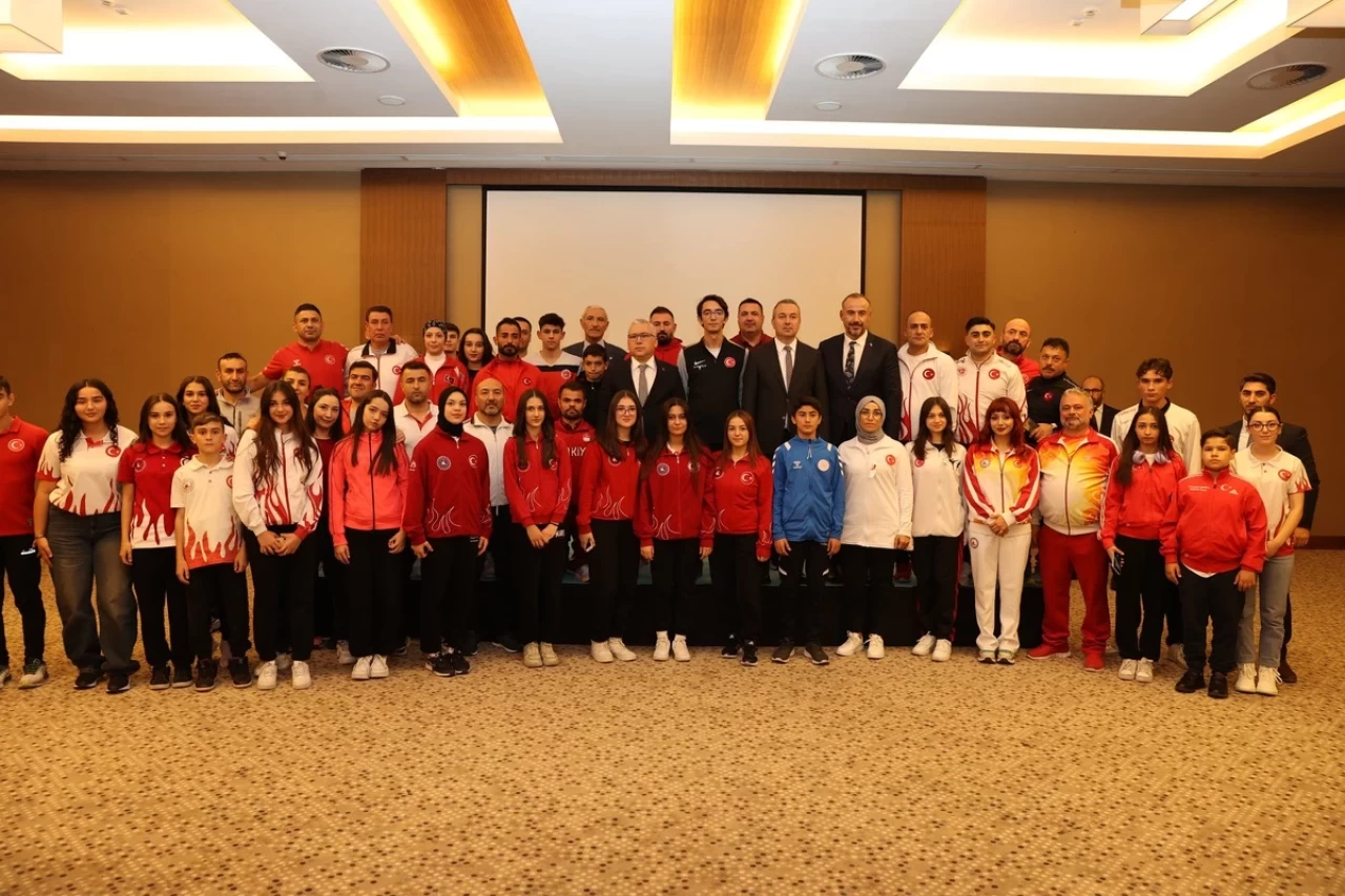 Amatör Spor Haftası Kutlamaları Kapsamında Düzenlenen "Zirvedeki Cesur Sporcular" Etkinliği Heyecanla Gerçekleşti