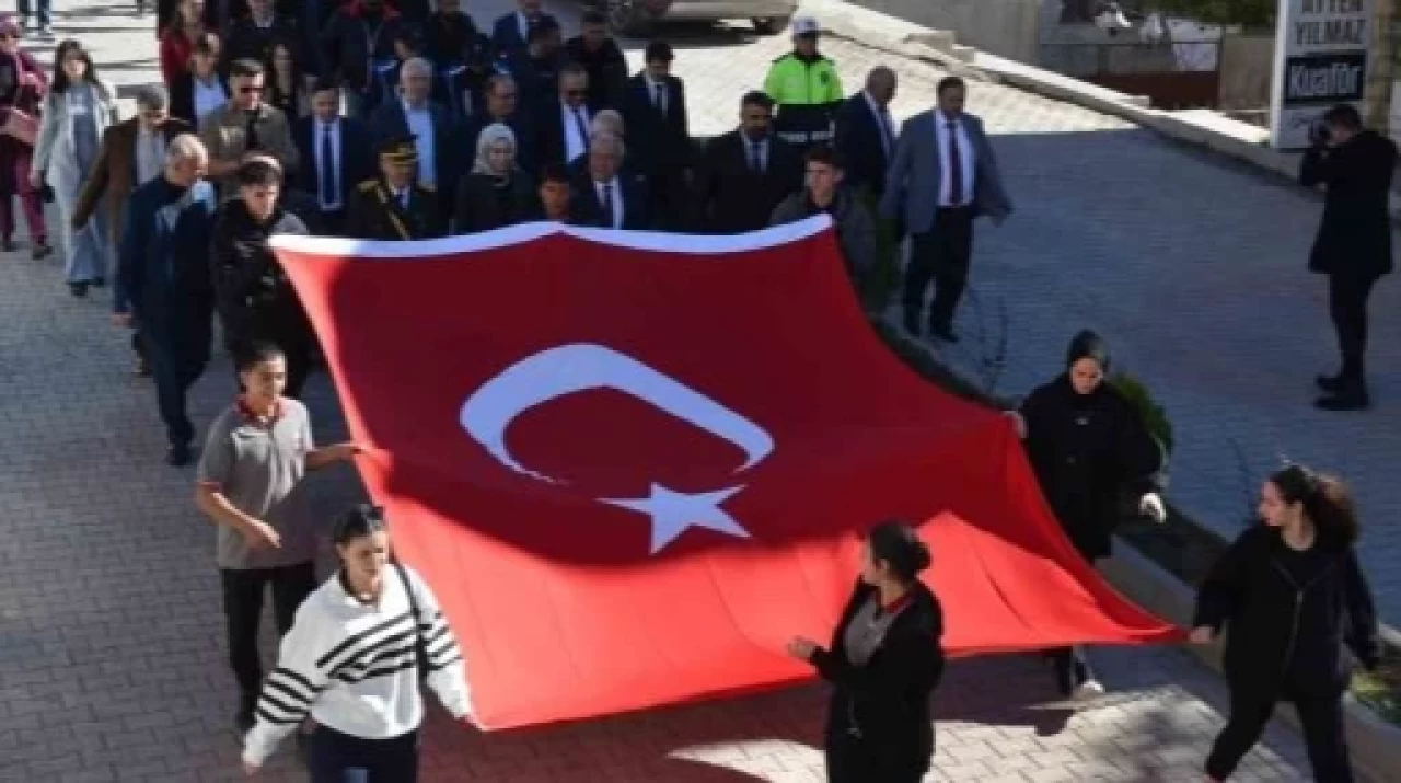 Tercan'da Düzenlenen Cumhuriyet Yürüyüşü Coşkuyla Kutlandı