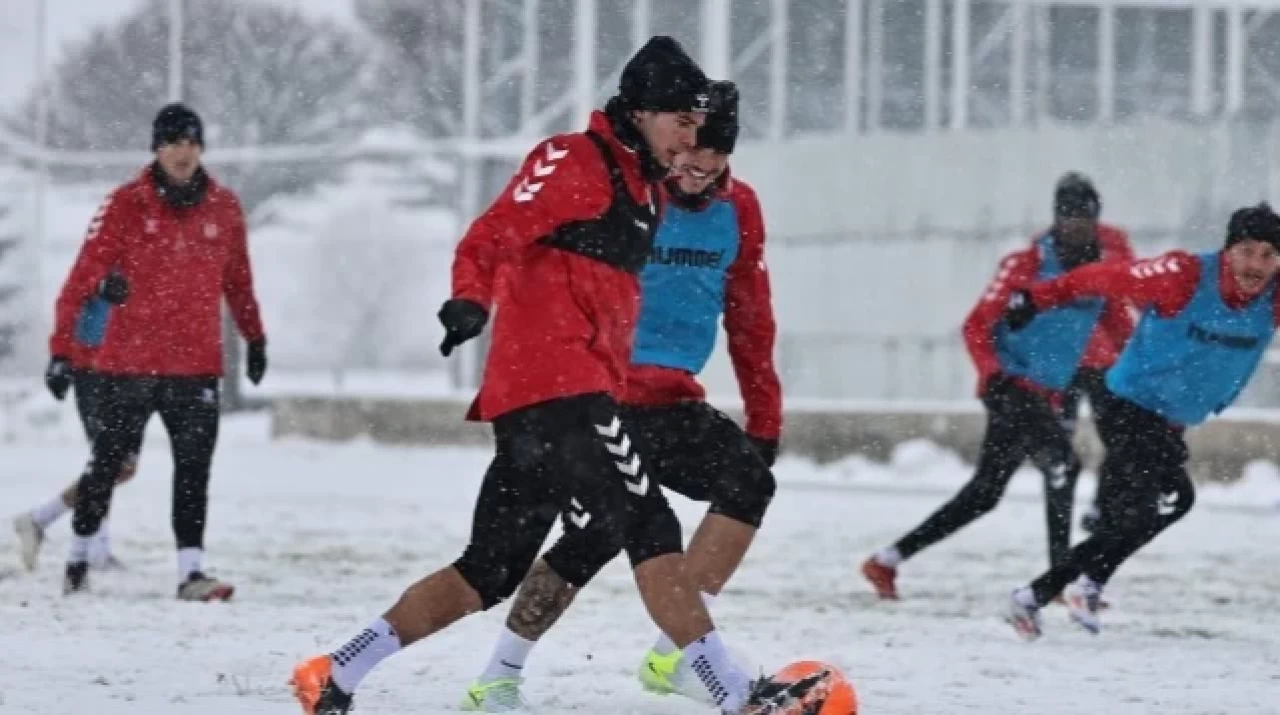 Net Global Sivasspor, Kar Yağışıyla Mücadele Ediyor!