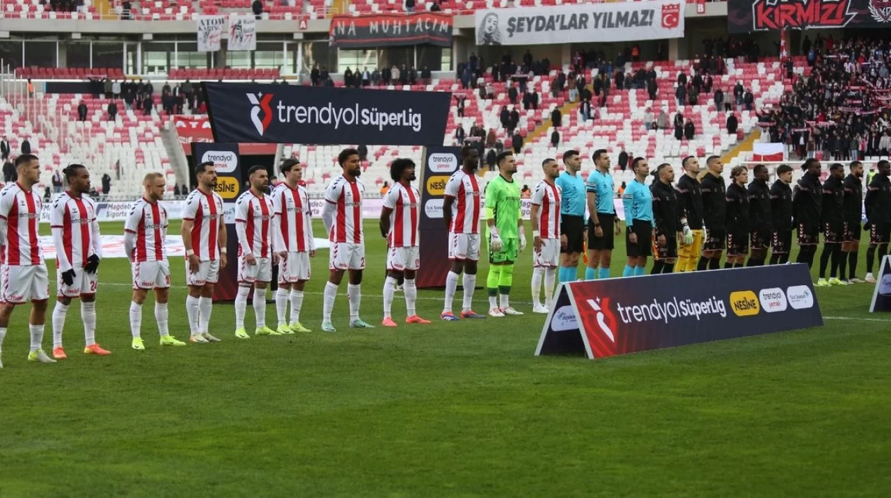 Sivasspor kadrosundaki 26 futbolcu arasında rekabet kızışıyor!