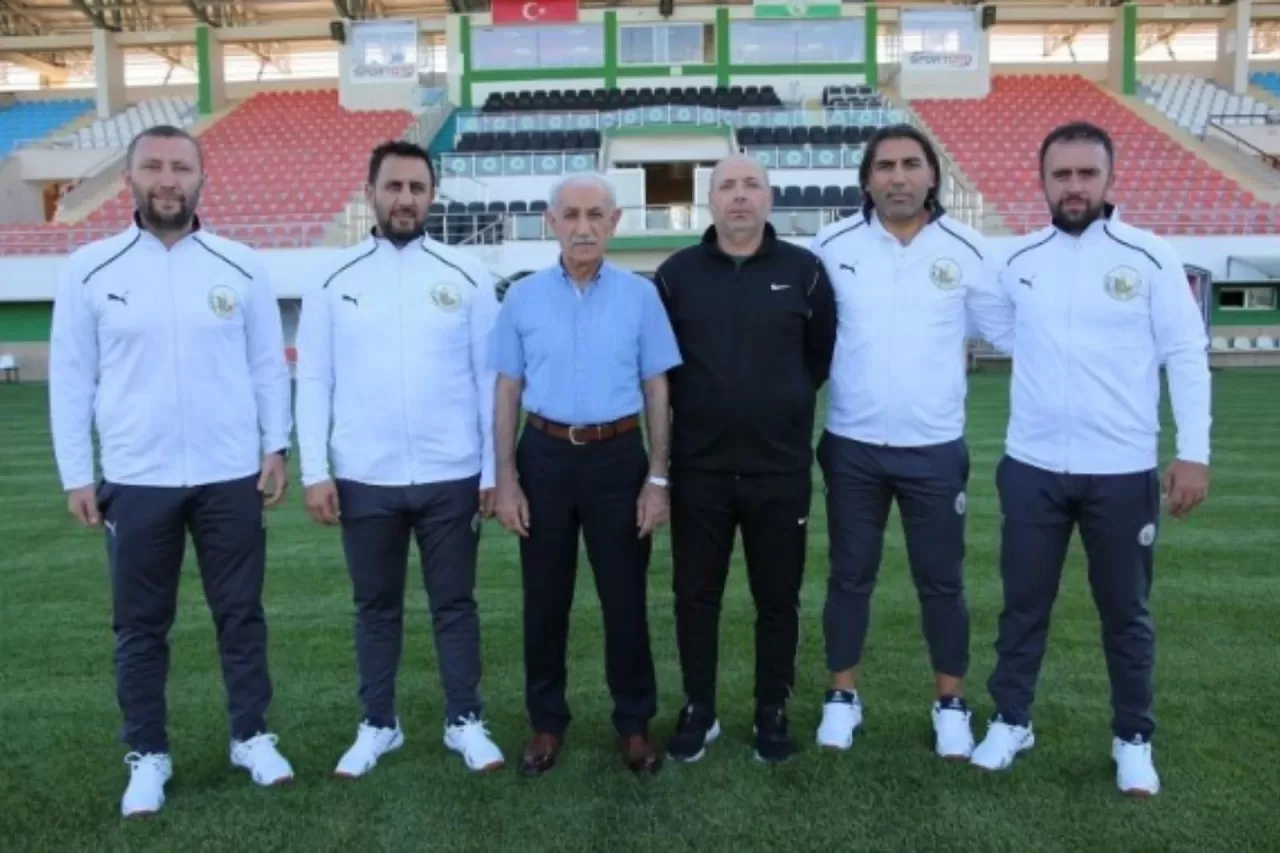 Sivas Gücü Belediyespor Özer Karadaş ve Ekibi ile Anlaştı