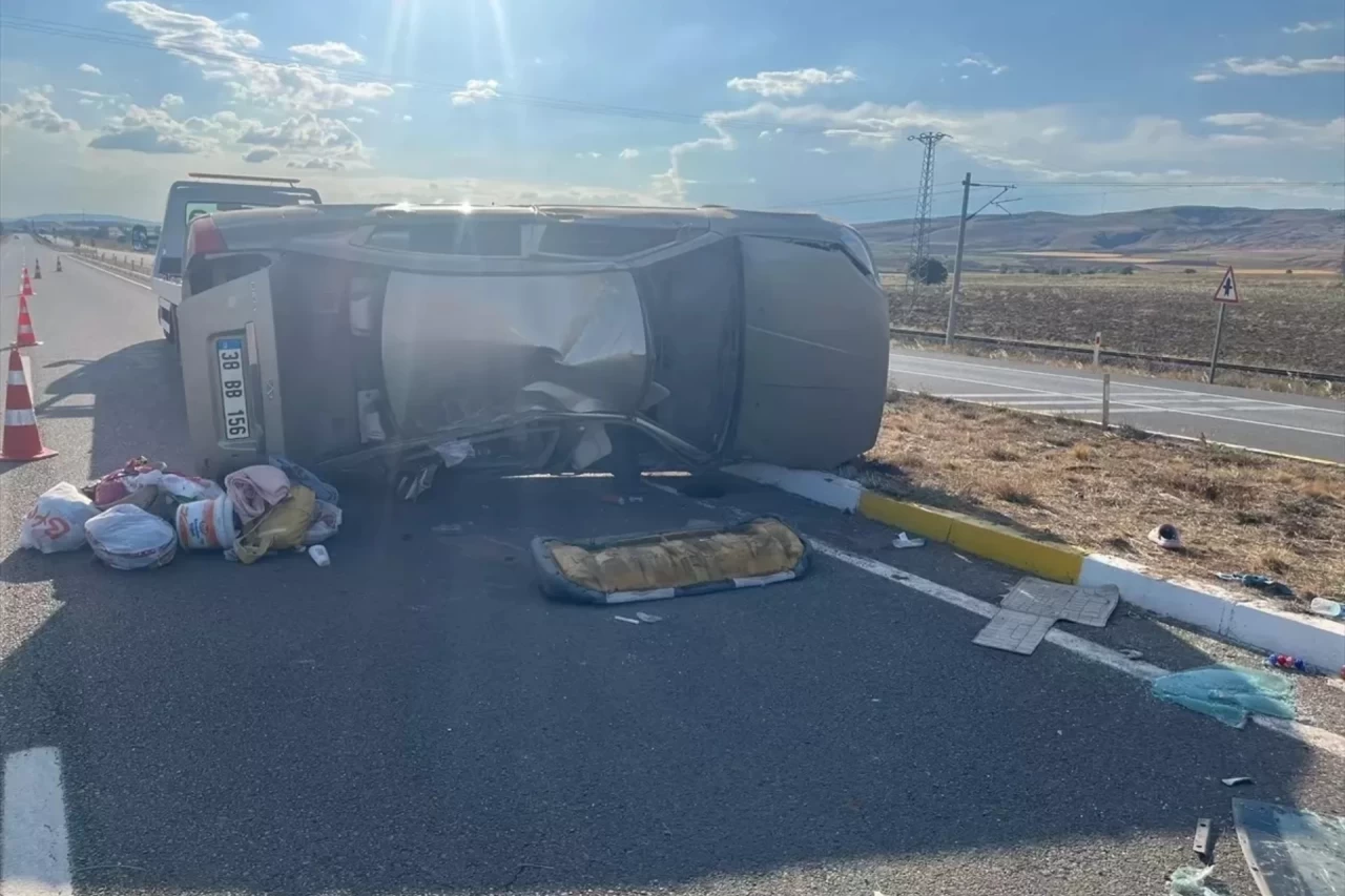 Sivas Şarkışla’da Trafik Kazası: 1’i Çocuk 4 Yaralı