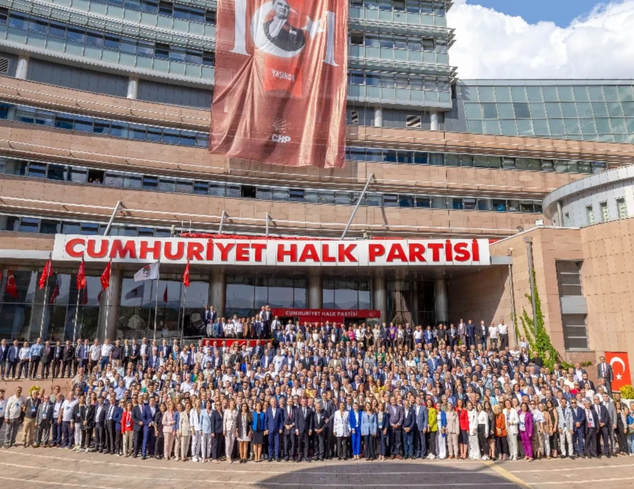 CHP’nin 20’nci Olağanüstü Tüzük Kurultayı Tamamlandı: Ankara Deklarasyonu Yayınlandı