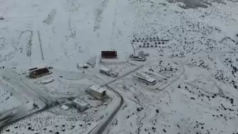 Geceleyin Yıldız'a mevsimin ilk karı düştü!