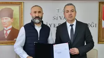 Sivas'ta Tarihi Kent Meydanı'nda bulunan Çay Evi'nin ihalesi tamamlandı: Elde edilen gelir ihtiyaç sahiplerine destek olacak.