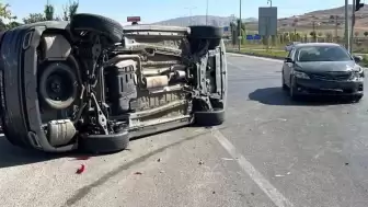 Sivas'ta Otomobilin Çarptığı Chery Cip Yan Yattı: 1 Yaralı