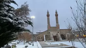 Sivas'ta Yoğun Kar Yağışı Devam Ediyor: Okullar Tatil Olacak mı?