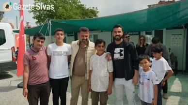 Malatya'da depremzedelerin anneleri ve çocukları, Sivas'tan gelen anlamlı bir ziyaret ile sevindirildi
