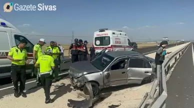 Tatil yolu kabus oldu!: Feci kazada araç hurdaya döndü