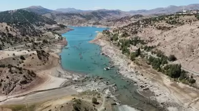 Sivas'ta Pusat-Özen Barajı'ndaki Kuraklık, Eski Pusat Köyü'nü Yeniden Gün Yüzüne Çıkardı