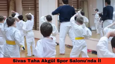 Sivas Taha Akgül Spor Salonu'nda İl Şampiyonası Coşkusu