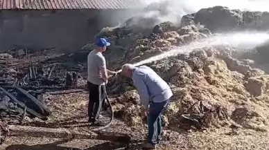 Sivas'ın Yıldızeli İlçesinde Ahır Yangını: 1500 Balya Saman Zarar Gördü