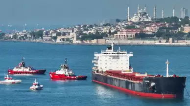 İstanbul Boğazı'ndaki Sredına Tankerinin Çekilmesiyle Gemi Trafiği Yeniden Açıldı