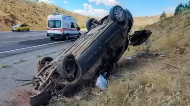 Sivas Şarkışla'da Hafif Ticari Araç Devrildi: 2’si Çocuk 4 Yaralı