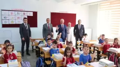 Sivas'ta Yeni Eğitim Öğretim Yılı Törenle Başladı: İlk Ders Çanakkale ve Gazze Ruhu