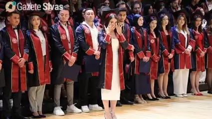 Mezuniyet Töreninde Deprem Mağduruna Müthiş Jest!