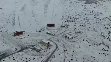 Geceleyin Yıldız'a mevsimin ilk karı düştü!