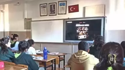 Malatya'da öğrencilere "Dersimiz Cumhuriyete Doğru" filmi izlettirildi