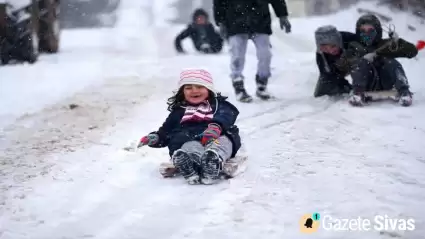 Sivas'ta Çocuklar, Üç Gün Boyunca Karların Keyfini Çıkardı