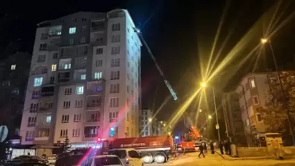 Sivas'ta Bir Apartmanda Meydana Gelen 9 Katlı Yangın Panik Yarattı