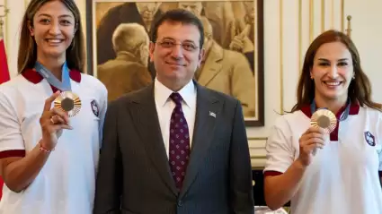 Ekrem İmamoğlu, Paris 2024 Olimpiyatları'nda Madalya Kazanan İBB Sporcularını Tebrik Etti