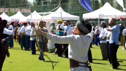 Sivas'ta Geleneksel Türk Okçuluğu Şampiyonası Başladı: 700 Sporcu Kıyasıya Yarışıyor