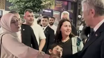 Mansur Yavaş, Sivas'ta Yoğun İlgi Gördü: Çarşıda Gezdi, Çay İçip Dert Dinledi