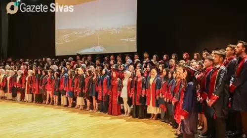 Yeni başlangıçlara merhaba dediler: Sivas'ta sağlıkçıların mezuniyet coşkusu!