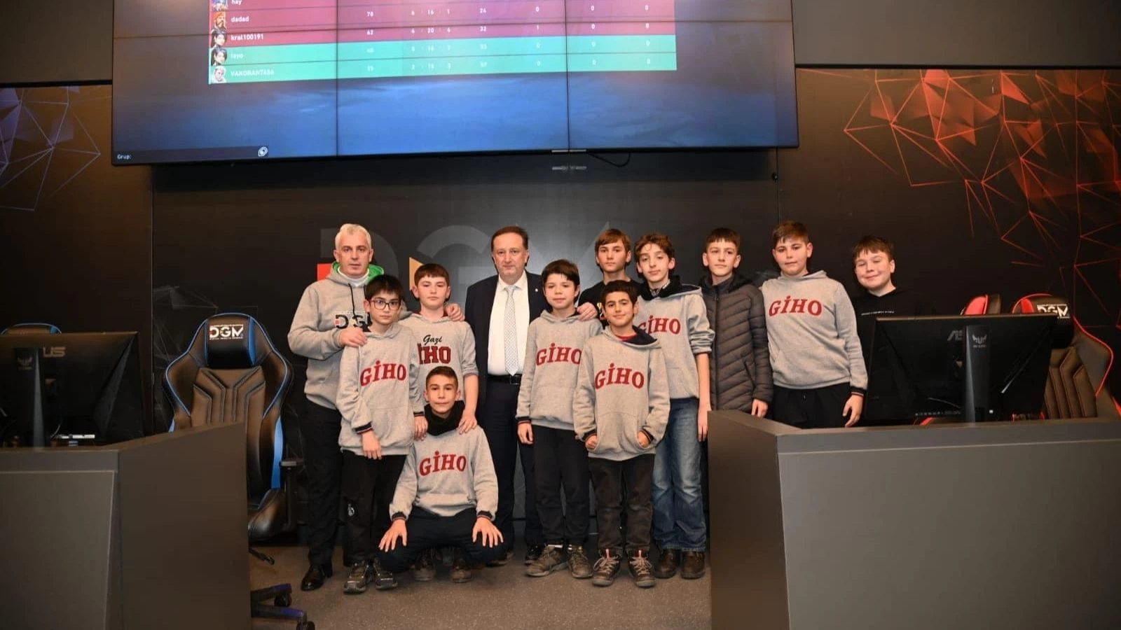 Başkan Dinçer Orkan Dijital Gençlik Merkezini ziyaret etti