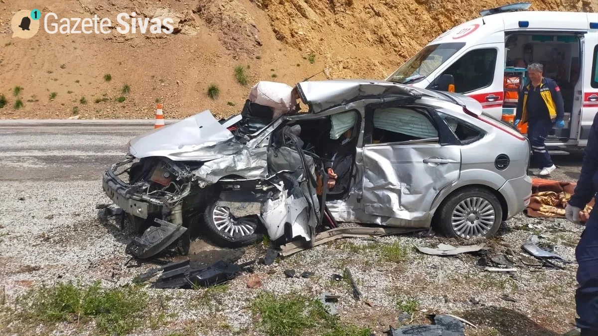 Sivas'ta Meydana Gelen Trafik Kazasında 2 Kişi Hayatını Kaybetti, 2 Kişi Yaralandı