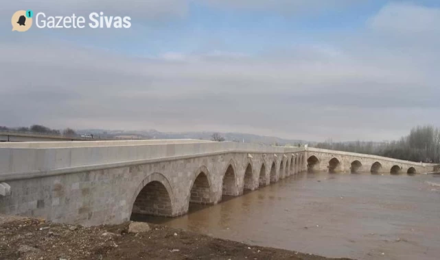 Tarihi Eğri Köprü: Selçuklu Mirası Sivas'ta Yıkılmadan Ayakta Duruyor