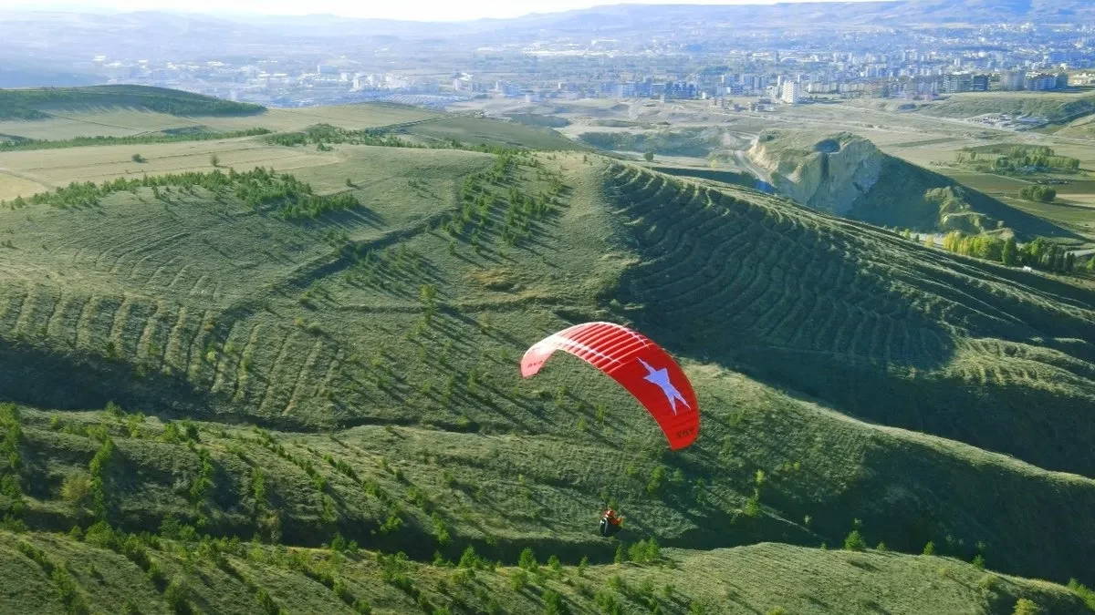 Sivas'ta Cumhuriyet Bayramı kutlamaları kapsamında renkli gösteriler yapıldı