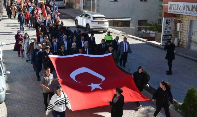 Tercan'da Düzenlenen Cumhuriyet Yürüyüşü Coşkuyla Kutlandı