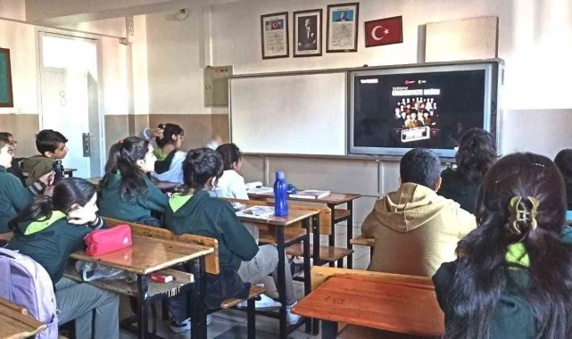 Malatya'da öğrencilere "Dersimiz Cumhuriyete Doğru" filmi izlettirildi