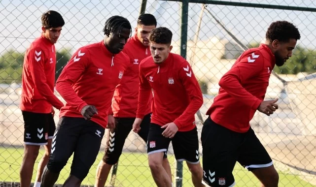 Sivasspor, Zorlu Hava Şartlarıyla Başa Çıkarak Üstünlüğünü Korudu ve İlk Sıradaki Yerini Sağlamlaştırdı!