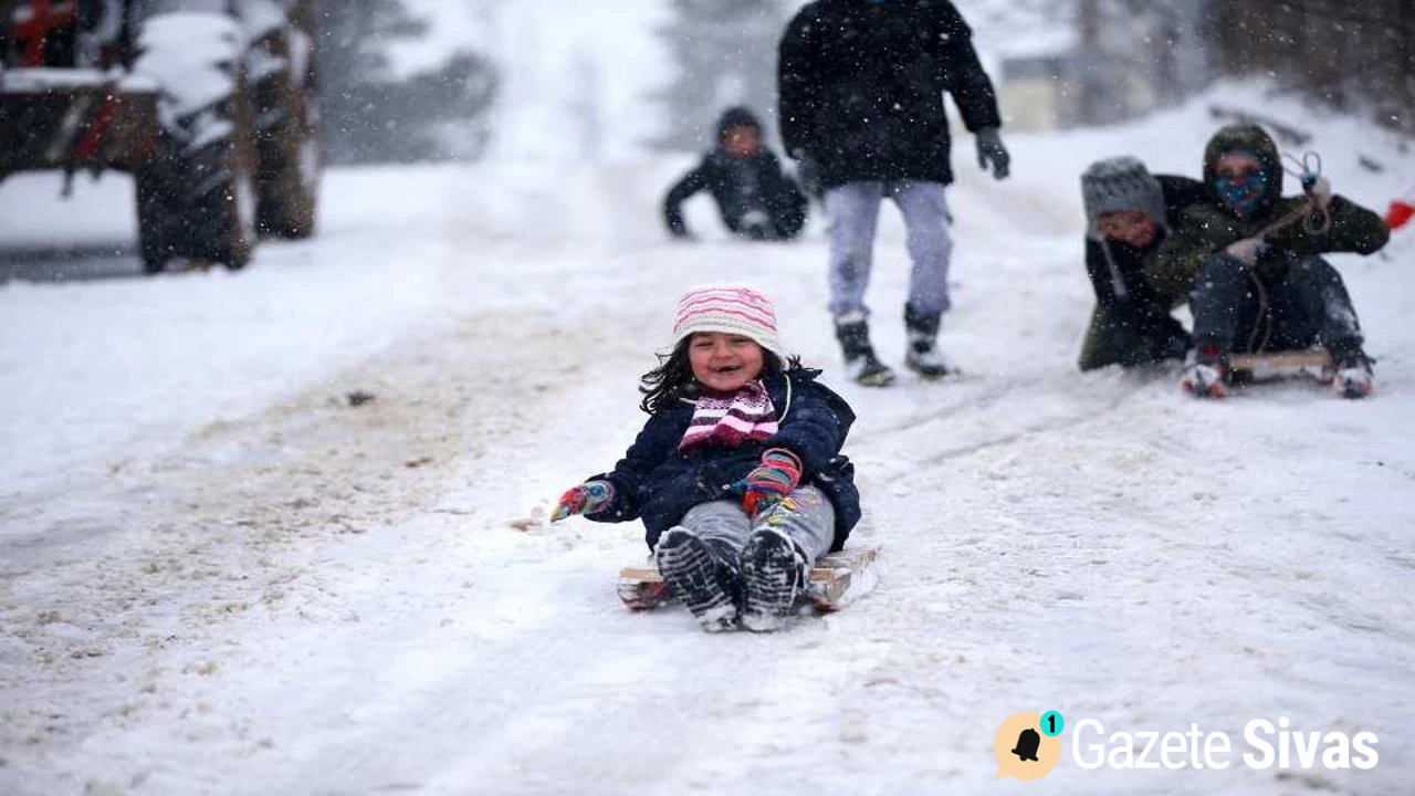 Sivas'ta Çocuklar, Üç Gün Boyunca Karların Keyfini Çıkardı