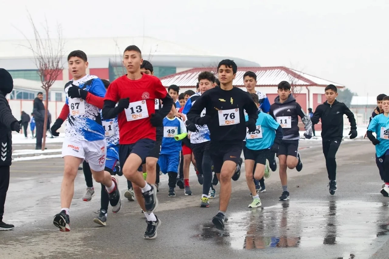 Sivas'ta düzenlenen Okul Sporları Atletizm Kros Yarışları coşkuyla sona erdi!