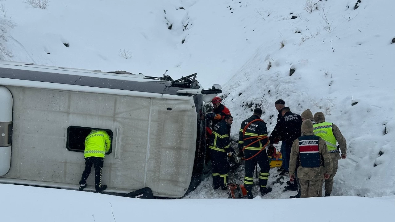 Sivas-Erzincan Karayolunda Otobüs Kazası: Çok sayıda yaralı var