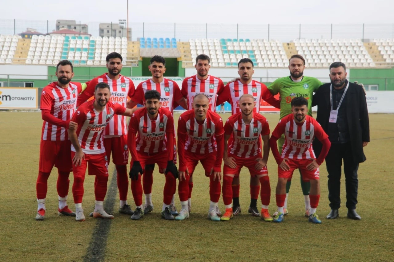 Sivas Gücü Belediyespor, Viranşehir'i 4-1'lik skorla geçerek zirveye çıktı!