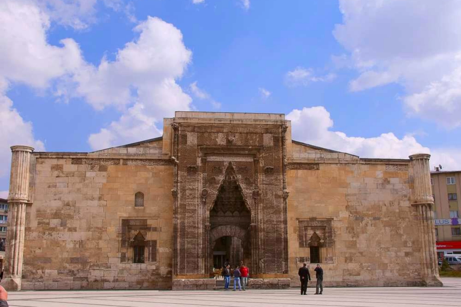 Buruciye Medresesi: Sivas’ın Selçuklu Mirası