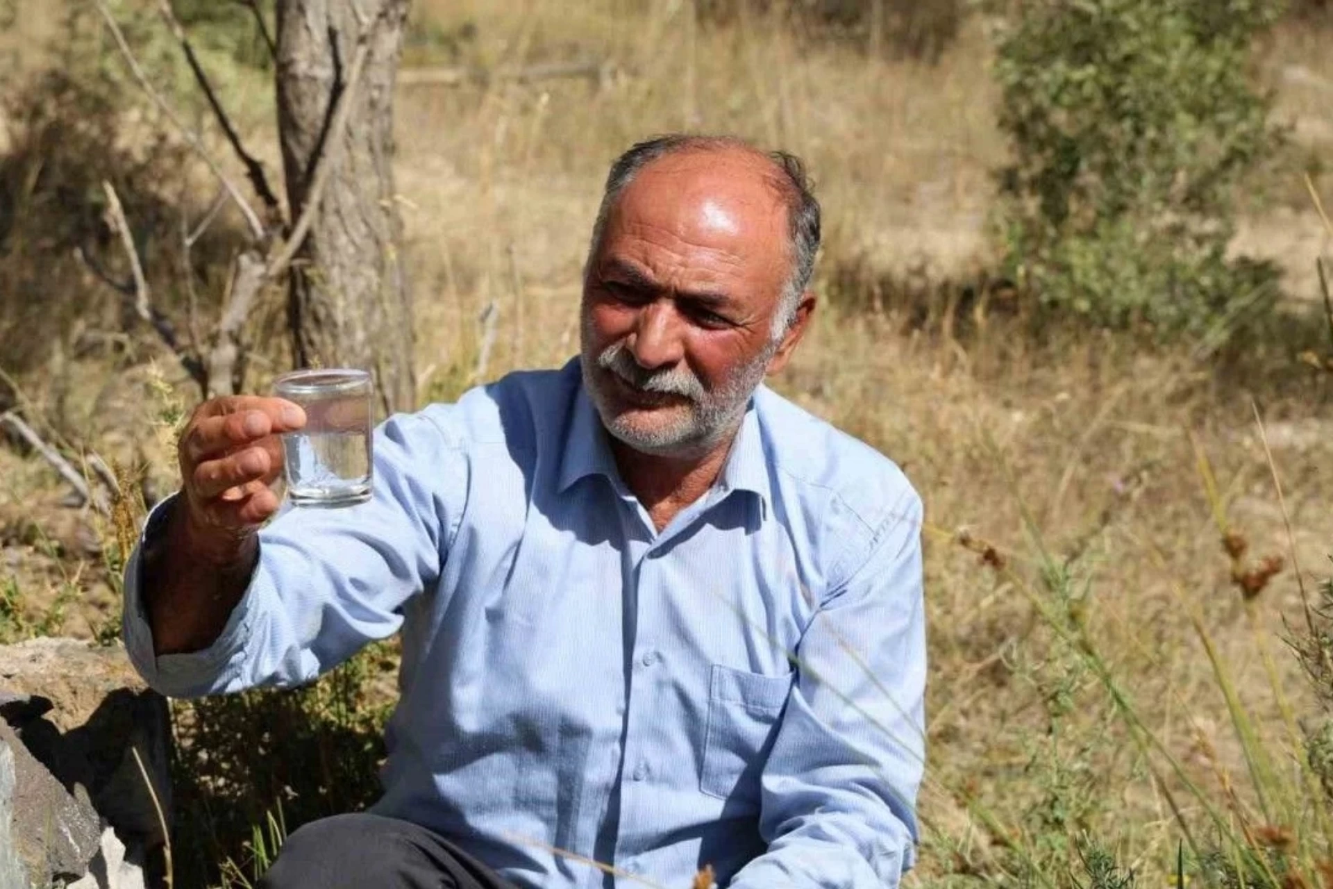 Sivas’ın Kertmekaracaören Köyündeki Şifalı Su İlgi Odağı Oldu