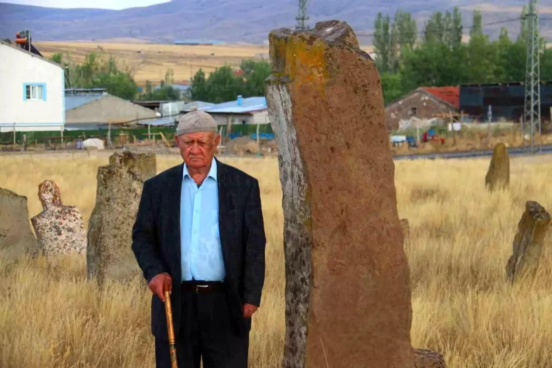 Sivas Altınyayla’da İki Asırlık Mezar Taşları Gizemini Koruyor