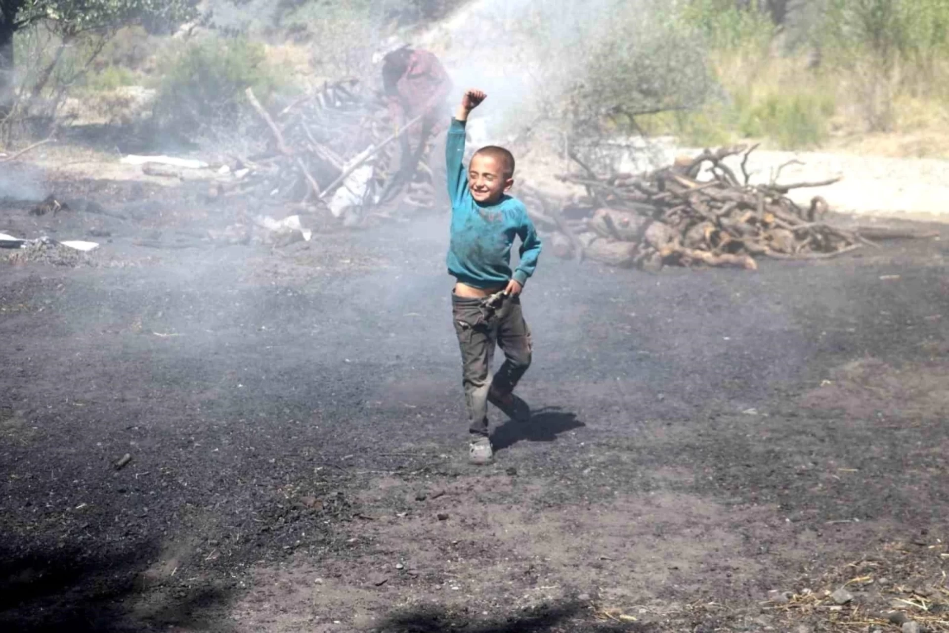 Sivas'ın Zara İlçesinde Mangal Kömürü Üretimi Sıcaklara Rağmen Devam Ediyor