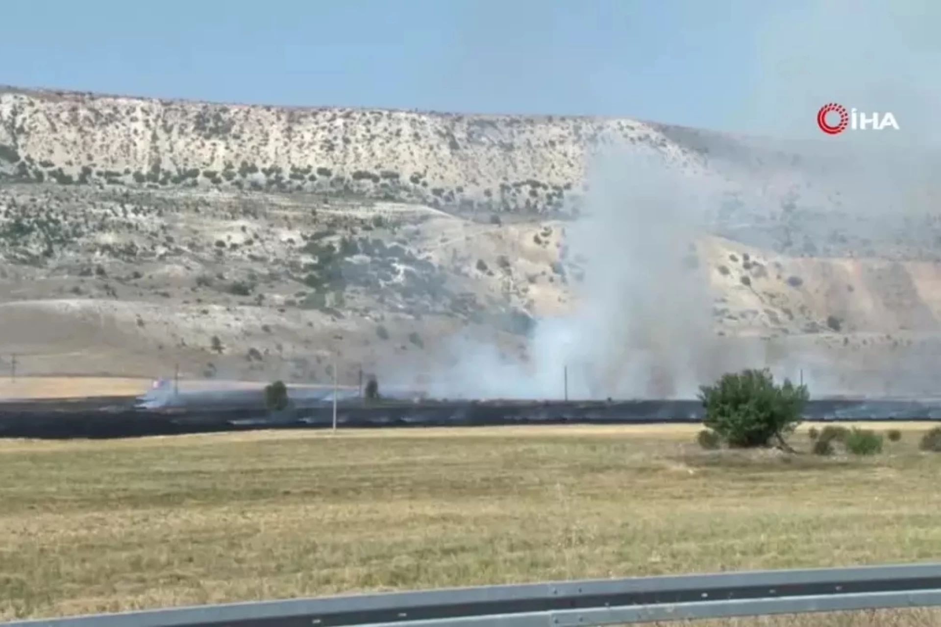 Sivas'ta Anız Yangını Çiftçinin Umudunu Kül Etti