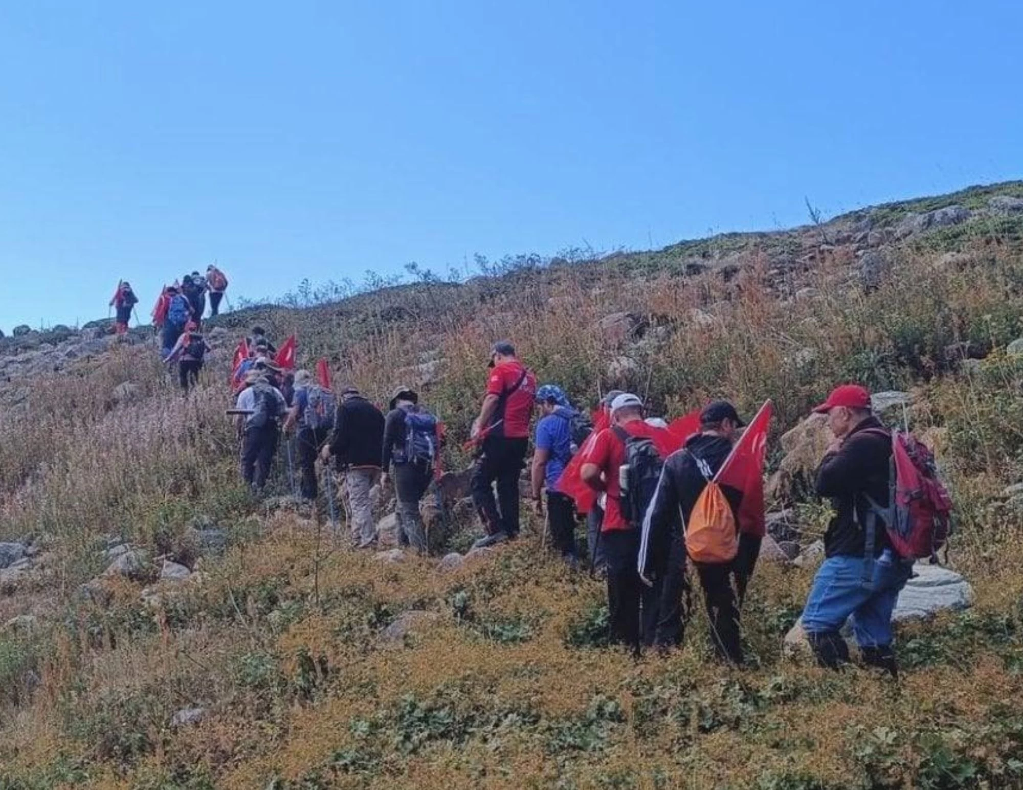 Sivas’ta 60 Sporcu Yıldız Dağı'nın Zirvesine Tırmandı