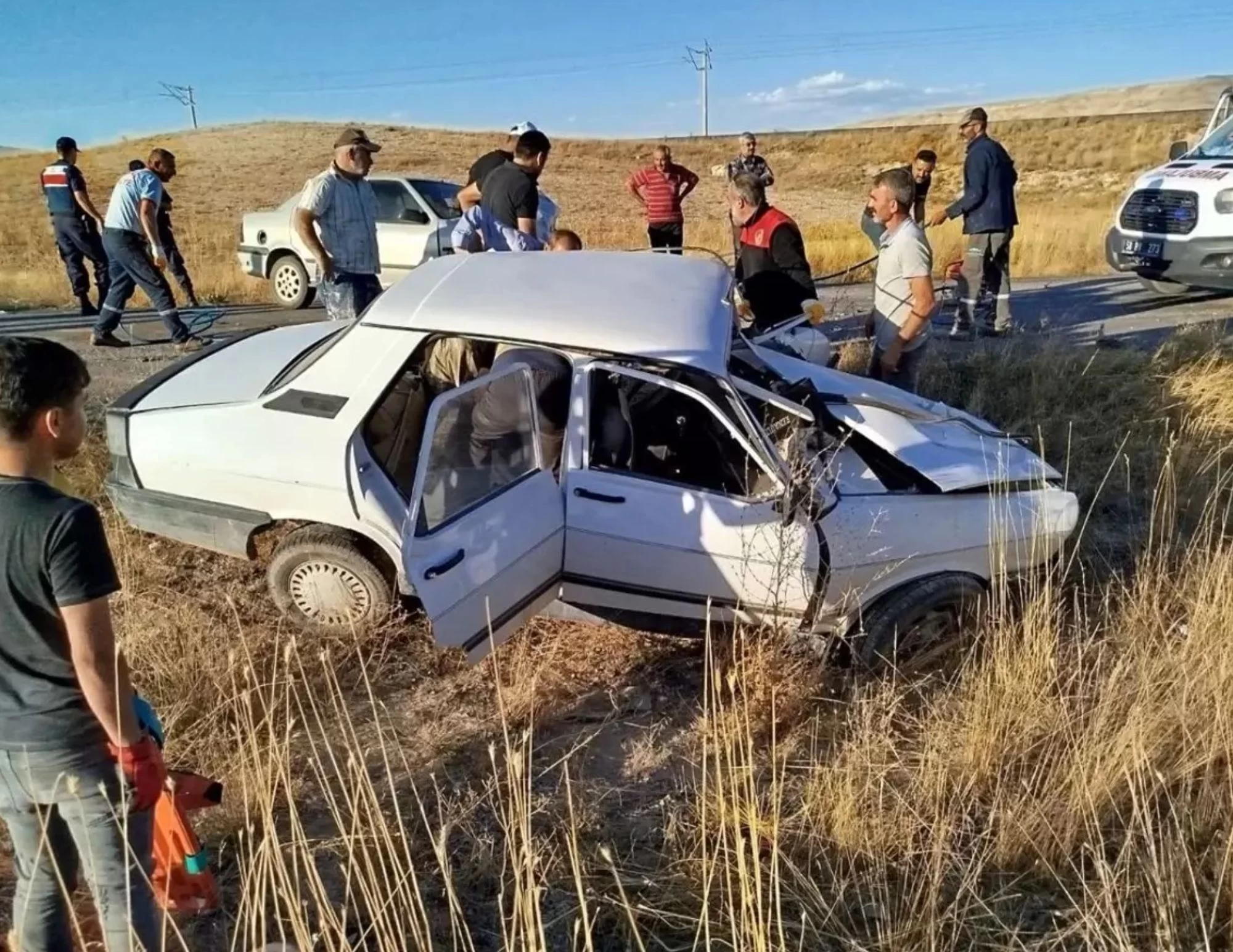 Sivas Kangal'da İki Otomobil Çarpıştı: 1'i Ağır 2 Yaralı