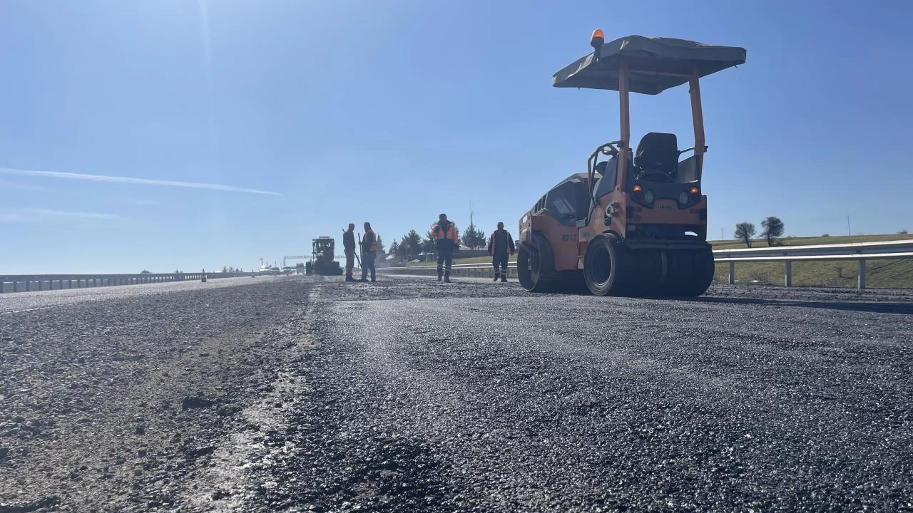 Depremin Etkilediği Bölgelerde Yol Onarımları Hızla Devam Ediyor: 2025 Hedefine Doğru